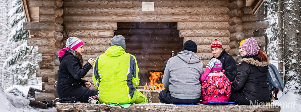 The Tetriniemi Laavu lean-to shelter